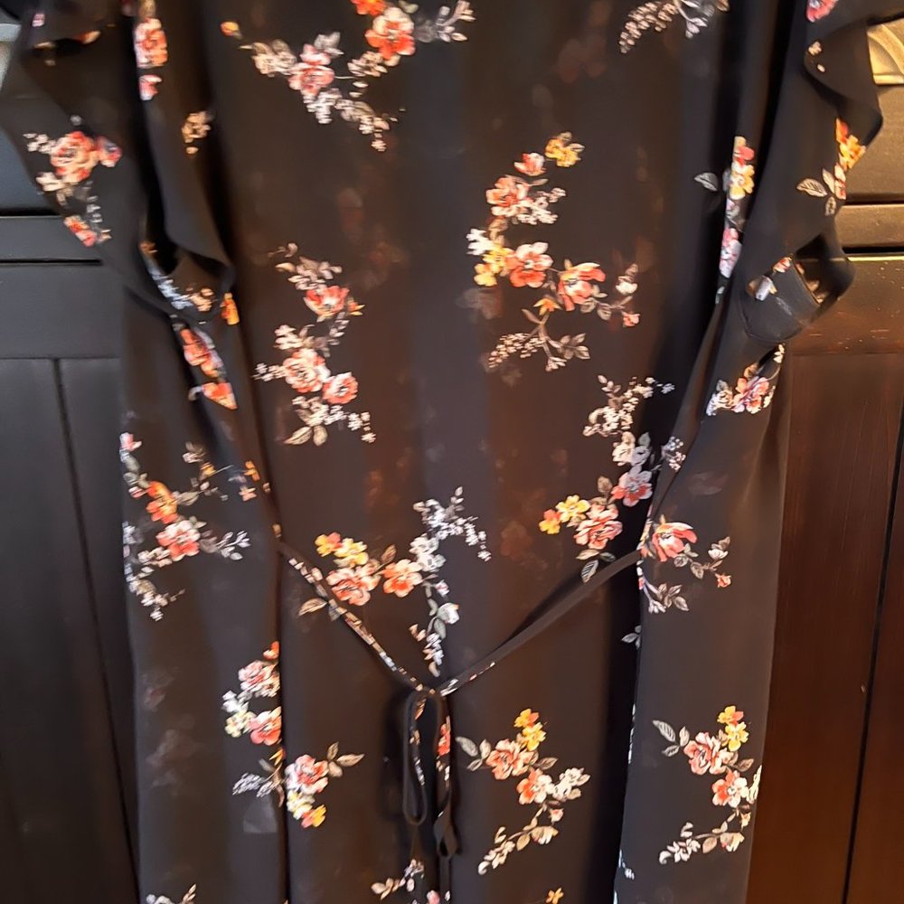Sheer Floral Top - Picture 2 of 6